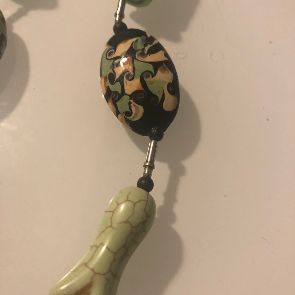 Beaded necklace - Picture 4 of 5